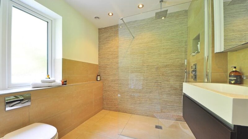 Jak wybrać najlepszy rodzaj kabiny prysznicowej? Poradnik dla kupujących