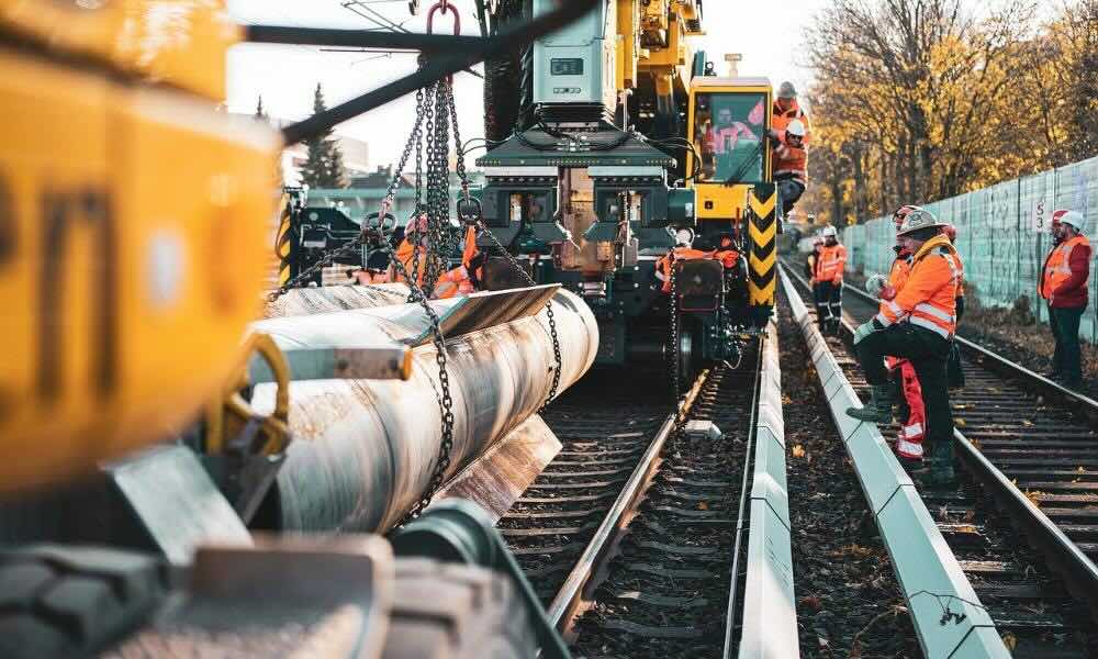 Jakie przepisy regulują bezpieczeństwo na budowach w Polsce?