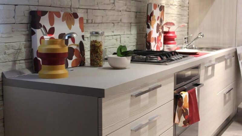 Jak zaprojektować małą kuchnię z wyspą?