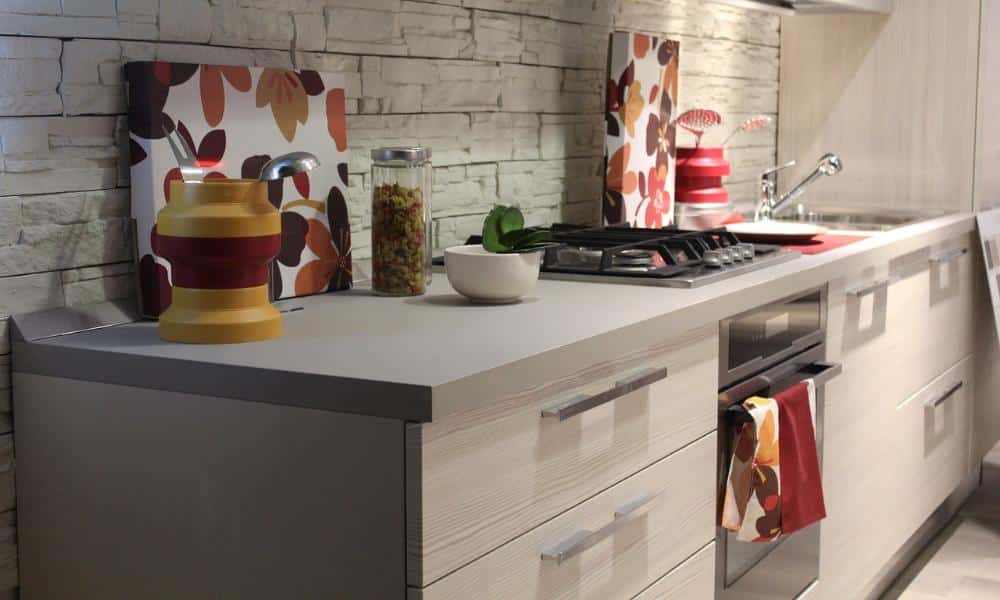 Jak zaprojektować małą kuchnię z wyspą?