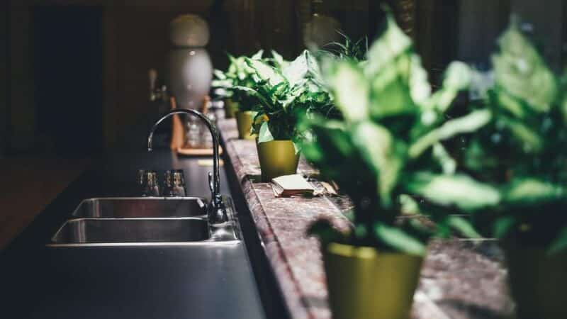 Jak zorganizować przestrzeń w małej kuchni?