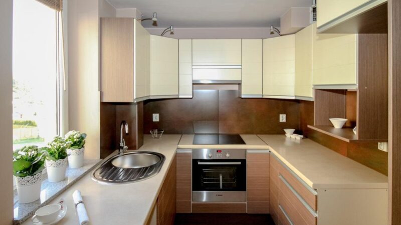 Jakie szafki sprawdzają się w małych kuchniach?