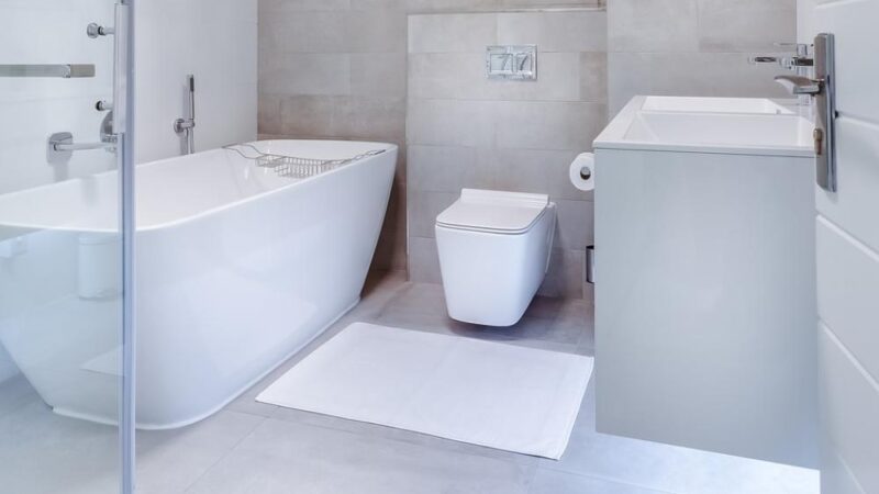 Czym różni się bateria podtynkowa od klasycznej?