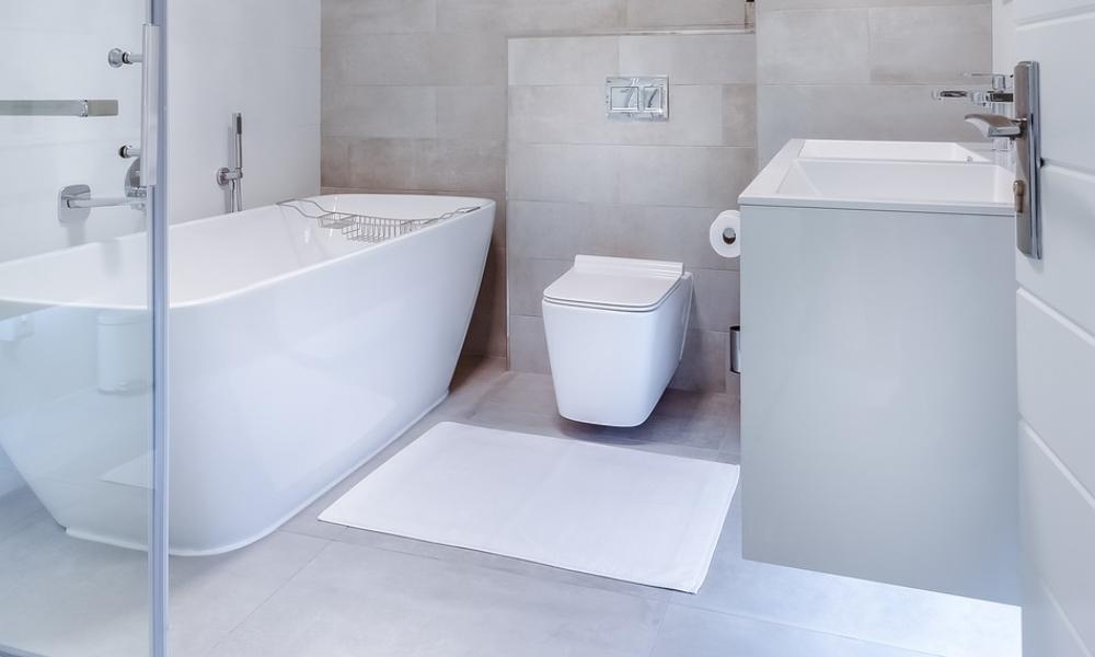 Czym różni się bateria podtynkowa od klasycznej?