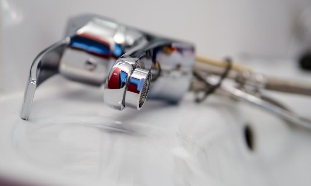 Jak dbać o chromowaną baterię łazienkową?