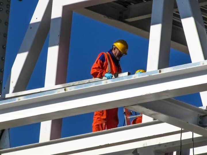 Jak przeprowadzić skuteczny audyt BHP na budowie?