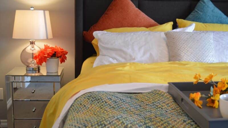 Pościel z naturalnych materiałów – zalety i wady